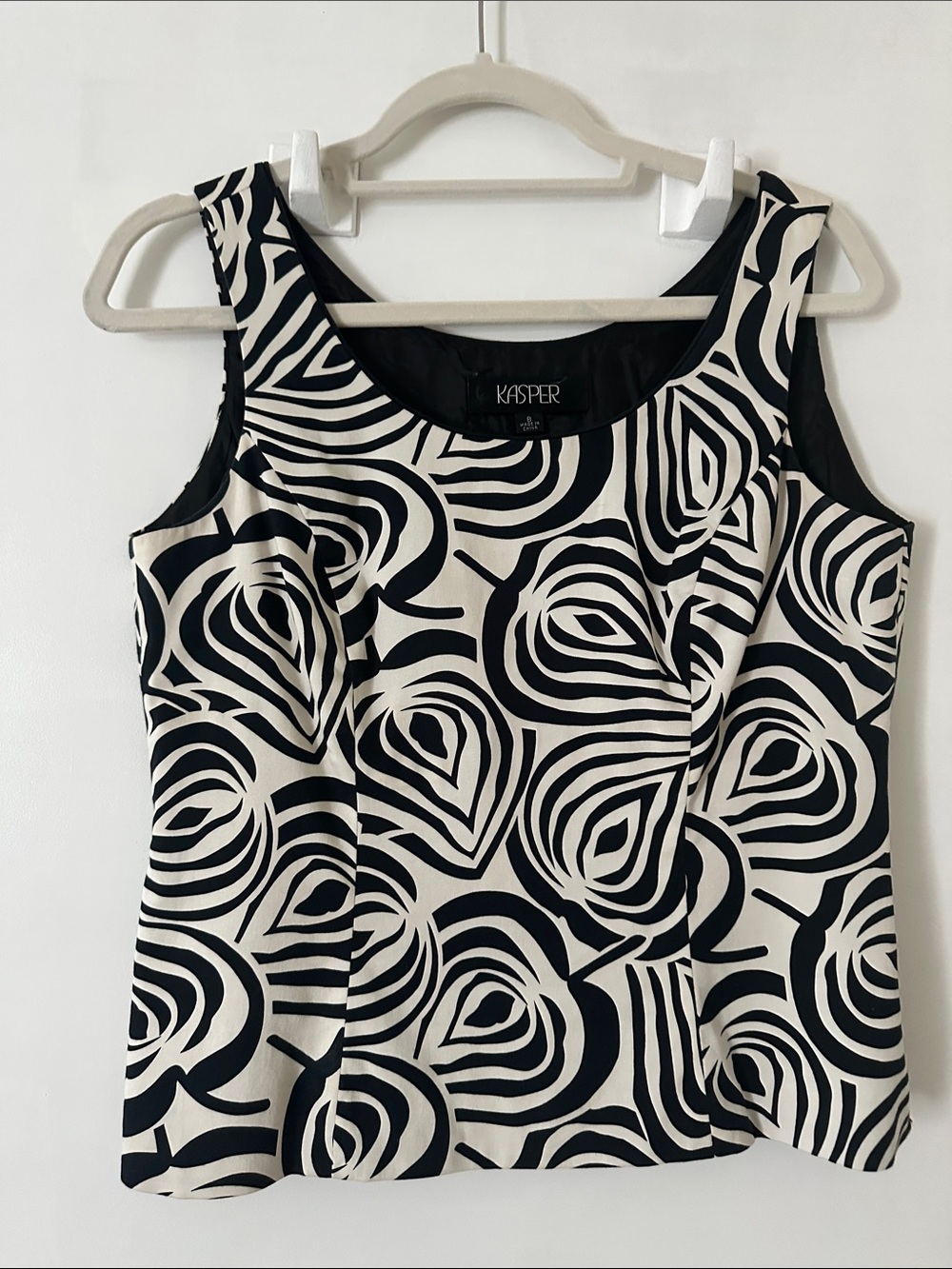 Kasper Black & White Abstract Print Tank Top